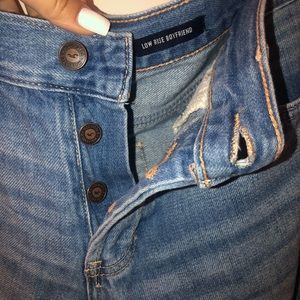 Distress boyfriend jeans